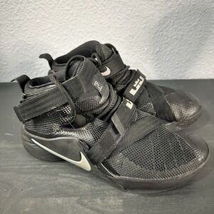 Nike LeBron Soldier Kids 6Y Basketball Shoe Black Adjustable High Top 776471-001